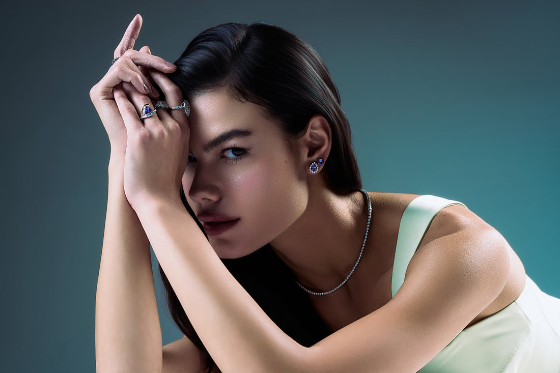 Brinco tanzanita com diamantes