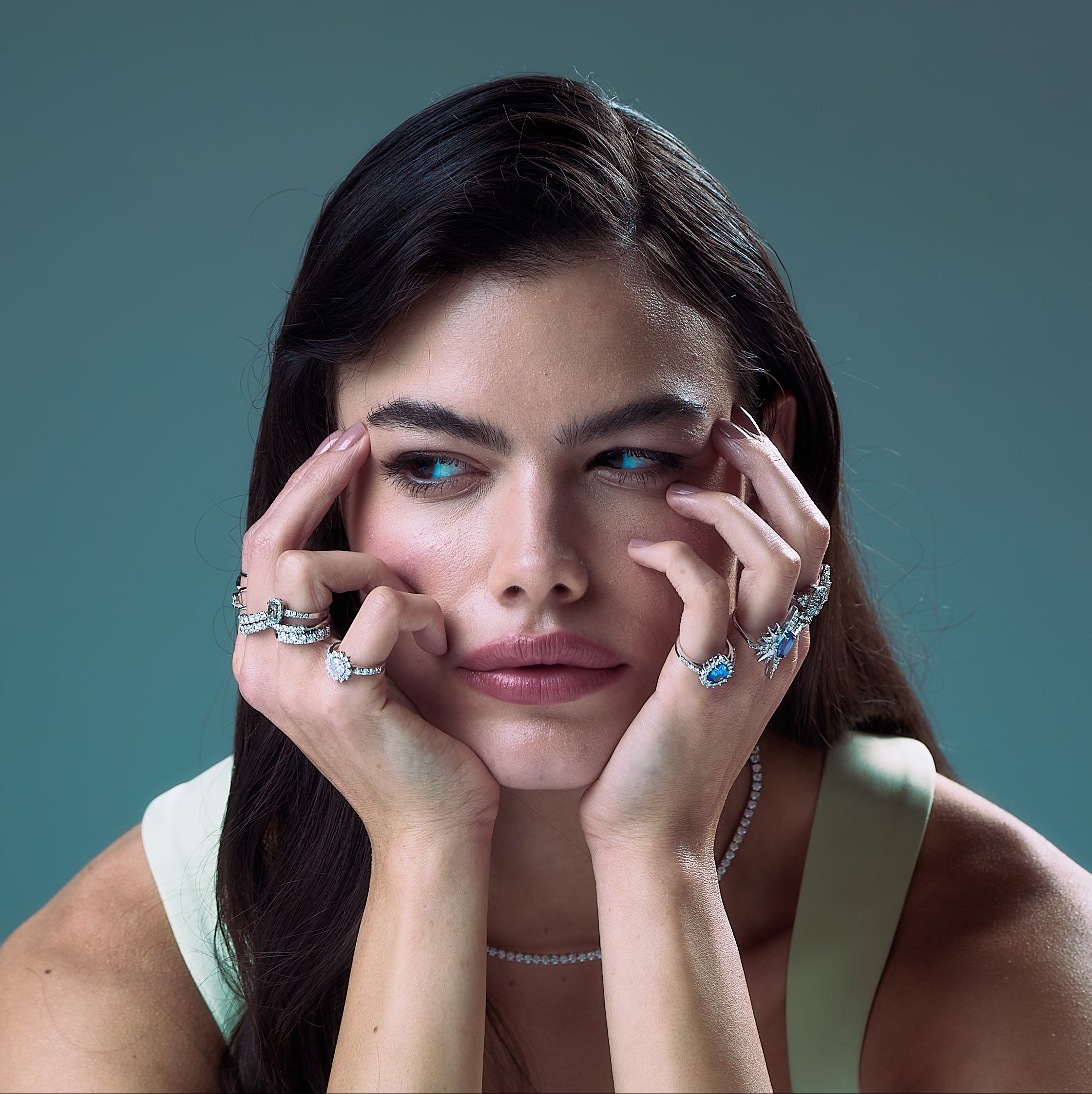 Anel Tanzanita gota com diamantes