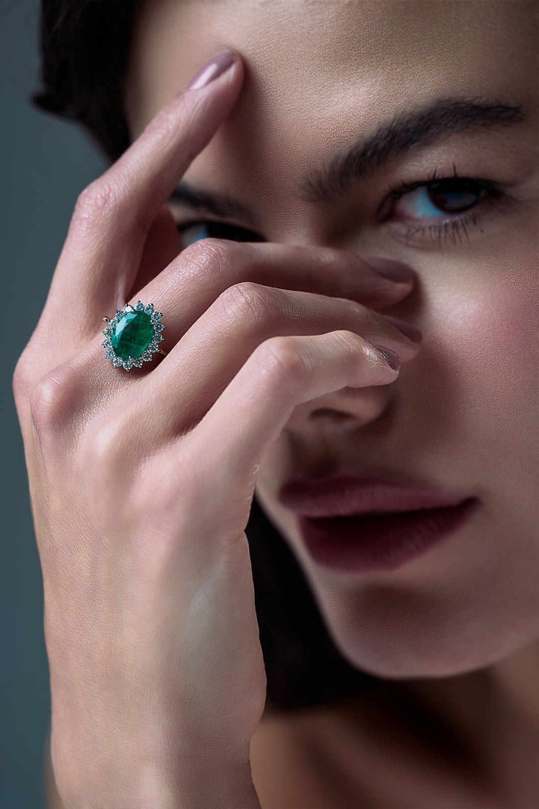 Anel Esmeralda com diamantes